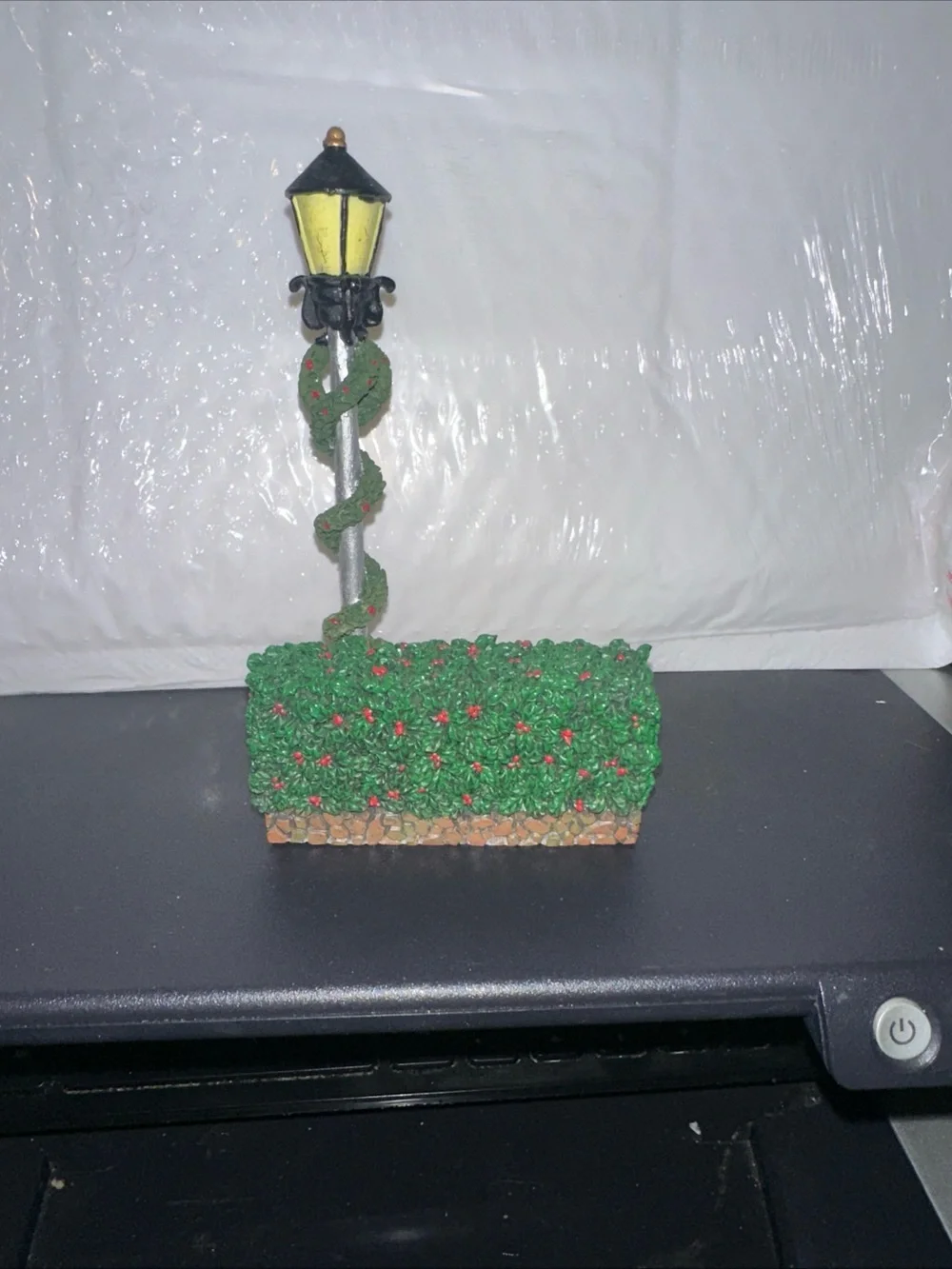 Decorative Green Hedge with Black & Yellow Lamp Reptile Ornament